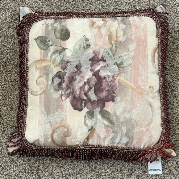 2 CROSCILL CHAMBORD CASSIS FRINGED PURPLE ROSES THROW PILLOWS - Picture 2 of 11